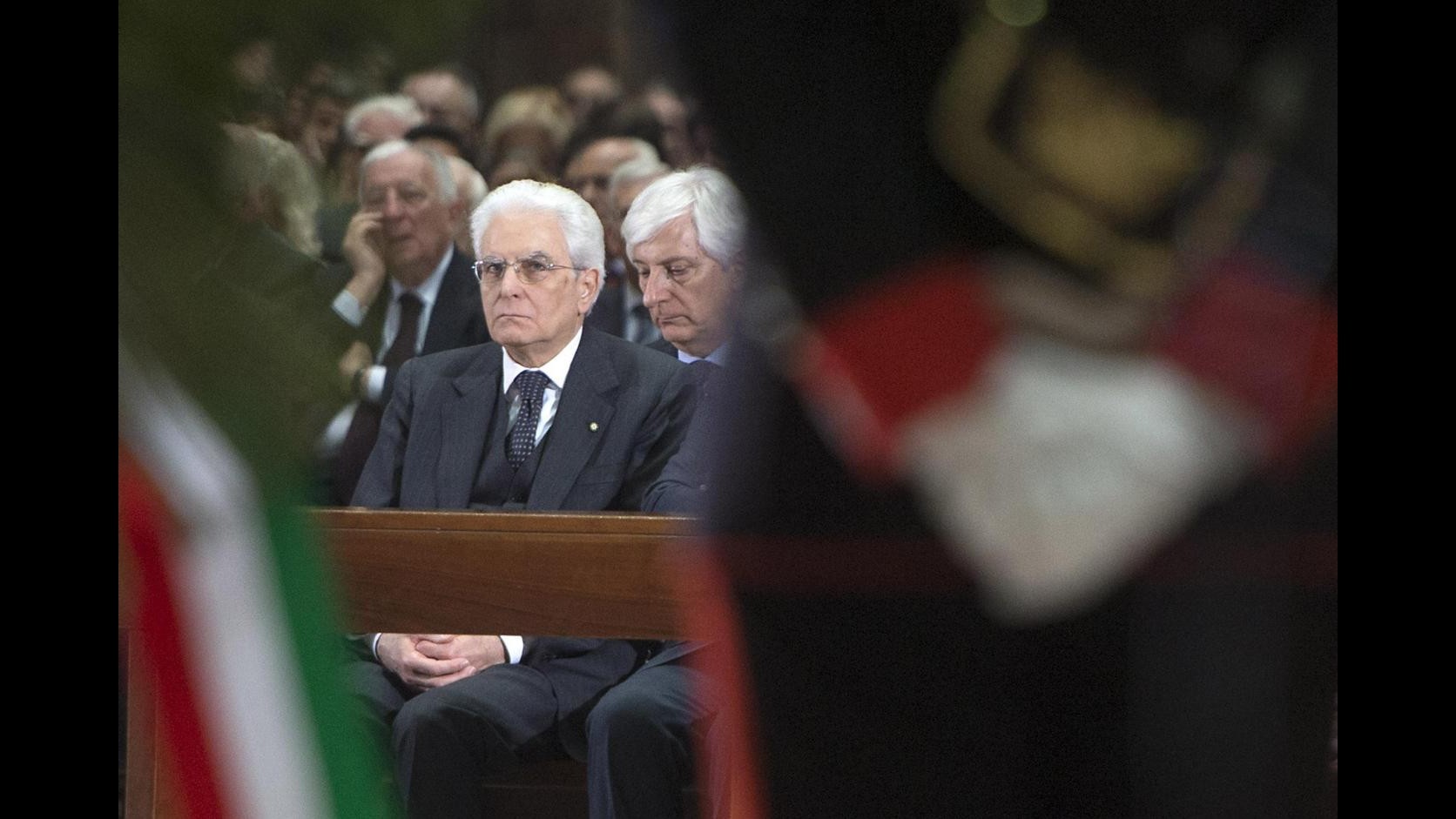 Mattarella da Bergoglio visita senza frac, con figlia e nipoti