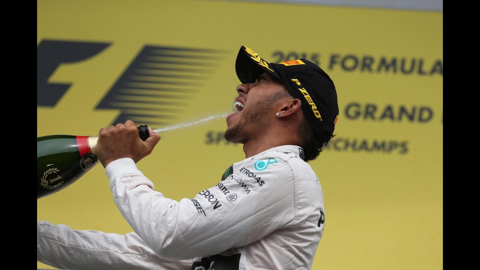 F1, Gp Belgio: Hamilton trionfa a Spa, esplode gomma Vettel