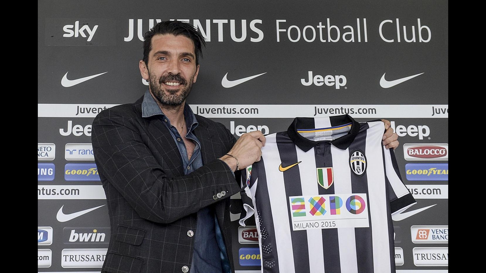 Calcio, Juve con logo Expo sulle maglie contro Lazio, Toro e Fiorentina