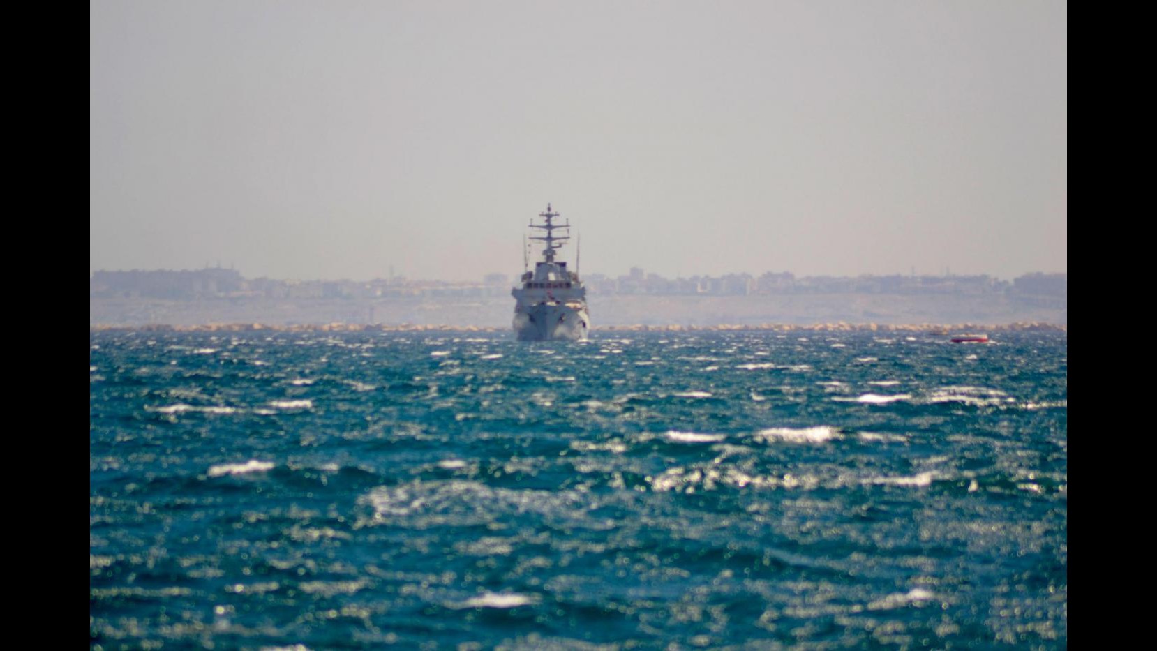 Peschereccio italiano sequestrato in Libia, blitz della marina militare: preso il controllo