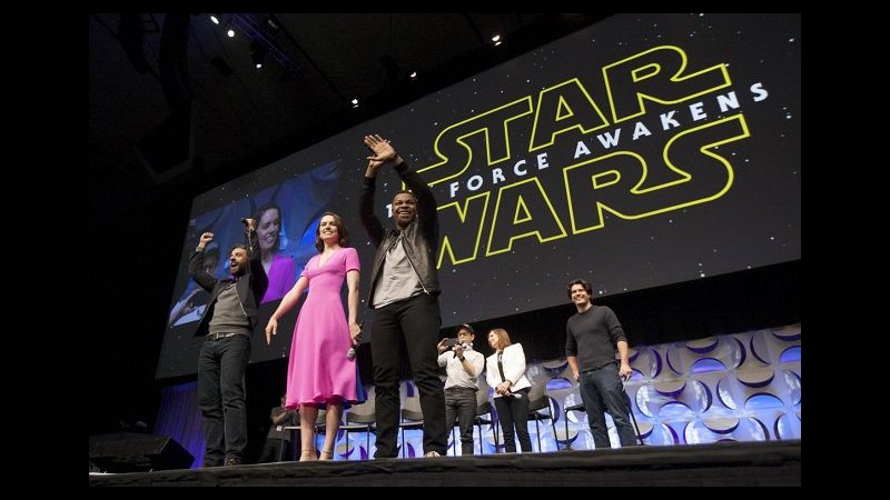 Cinema, Abrams mostra la sua Forza con il nuovo trailer di ‘Star Wars’