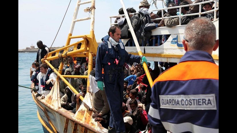 Fermato scafista responsabile sbarco 300 migranti