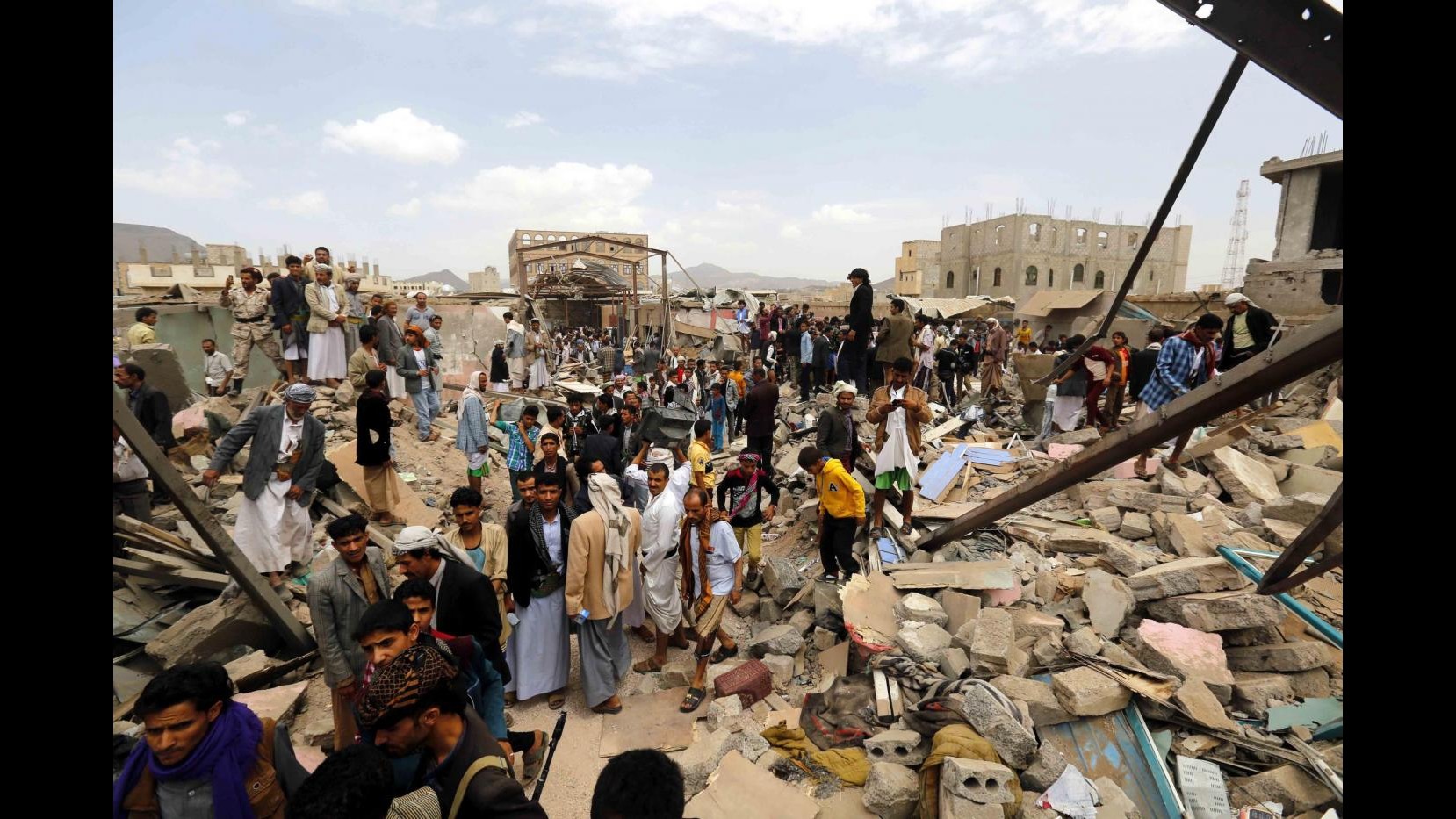 Yemen, liberato ostaggio britannico di al-Qaeda in operazione Emirati