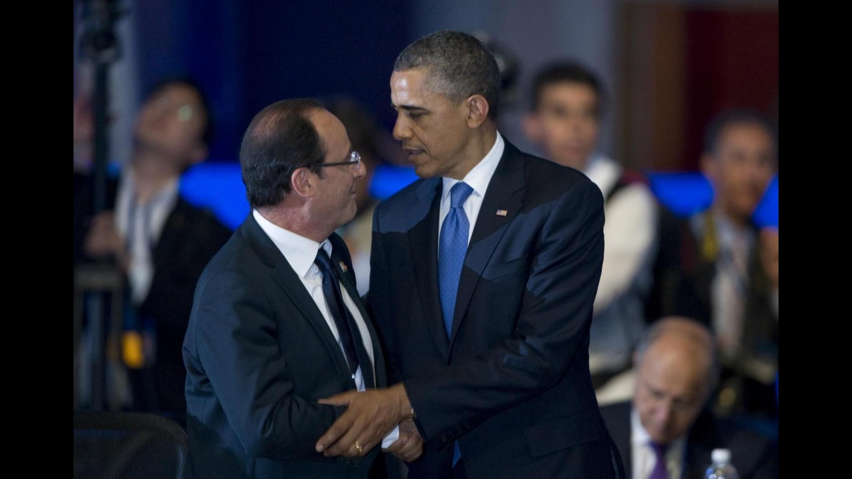 Spari treno, Hollande ringrazia Obama per passeggeri-eroi Usa