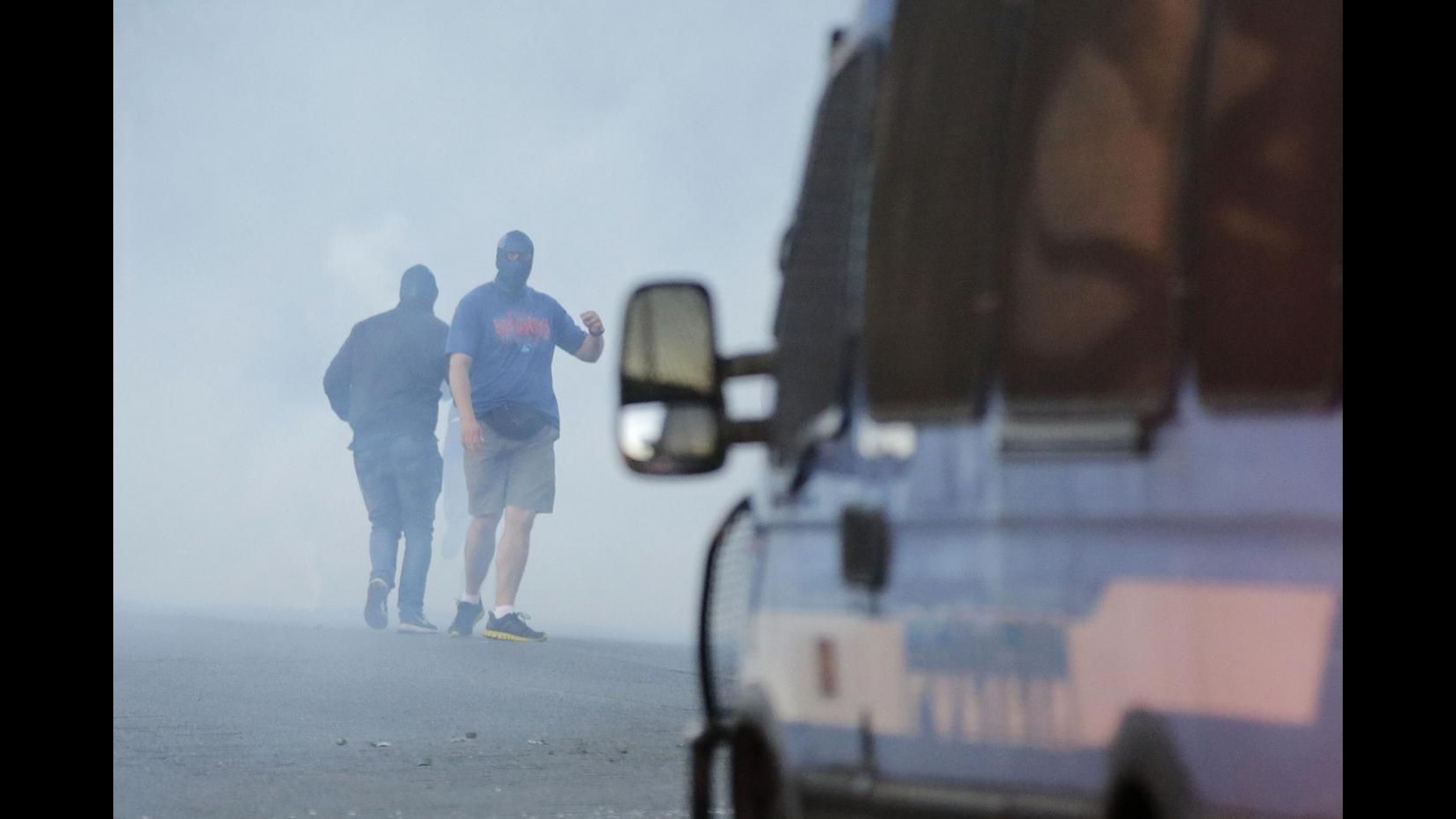 Tentano assalto a bus Bologna con spranghe: fermati da agenti