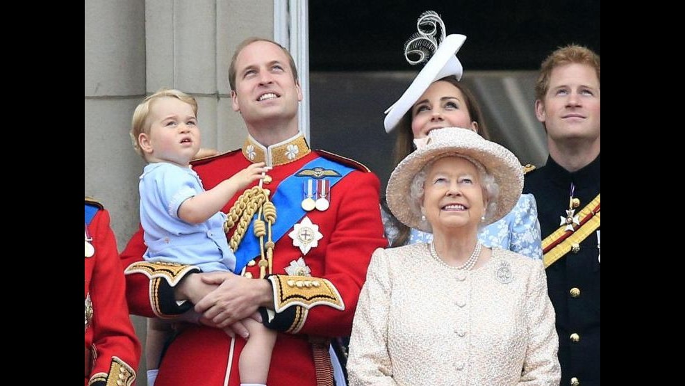 Regno Unito, principe William: La Regina? E’ un modello di vita