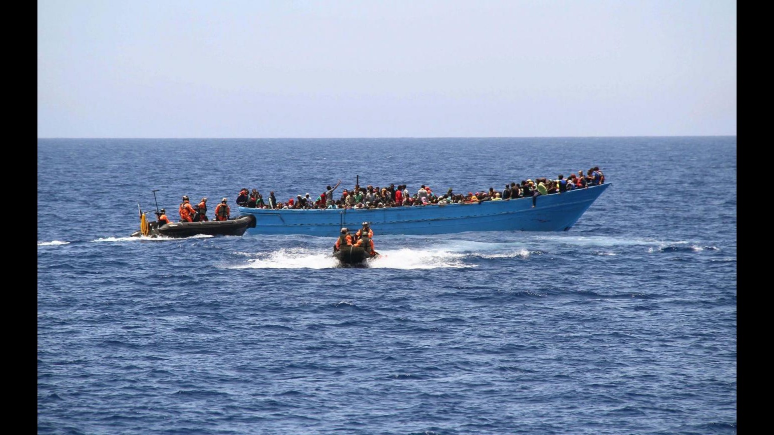 Marina militare: soccorsi oltre 900 migranti in 2 diversi interventi