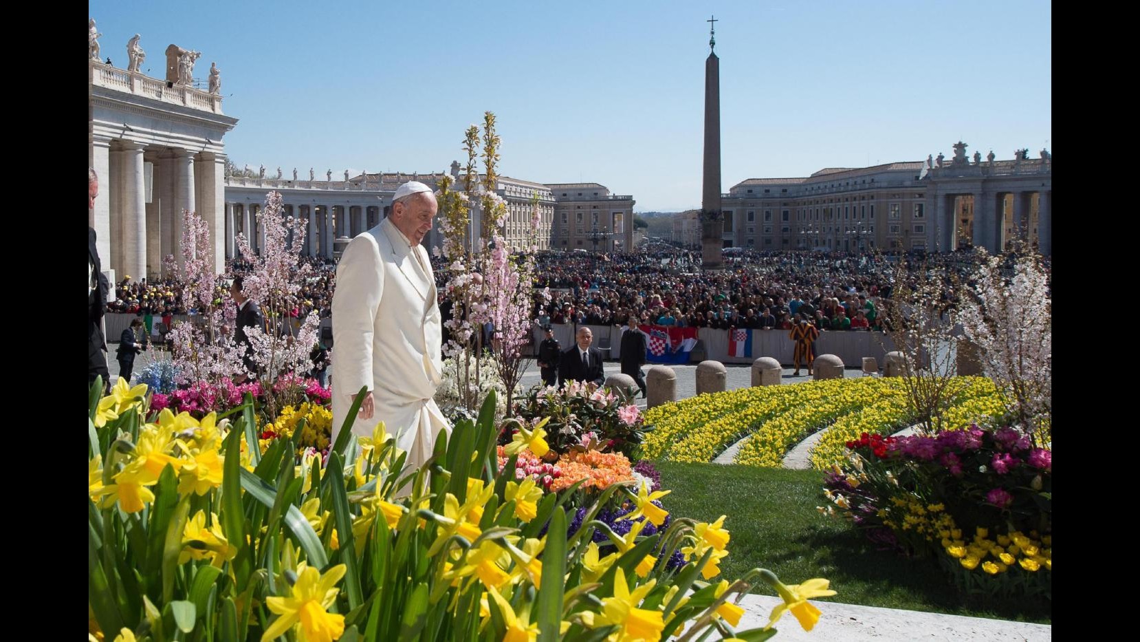 Vaticano, Papa: La donna abbia più peso in Chiesa e società