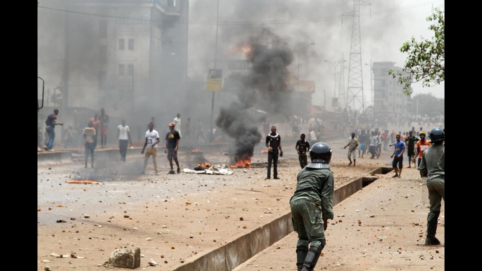 Guinea, opposizione sospende proteste dopo violenti scontri