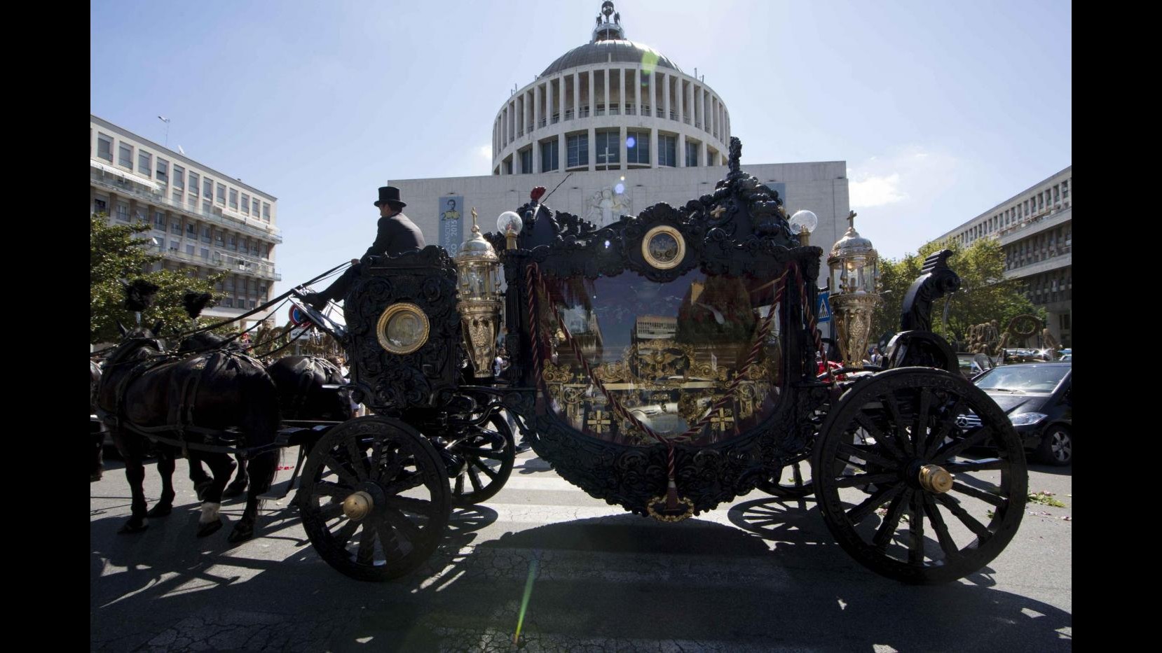 Funerali Casamonica, la politica accusa Marino e Alfano: ne rendano conto