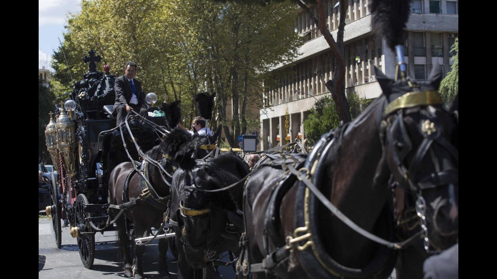 Casamonica, agenzia pompe funebri smentisce: non noi funerale