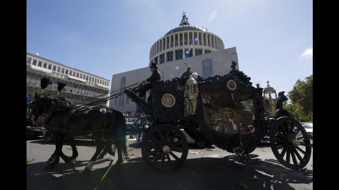 Casamonica, agenzia smentisce organizzazione funerale. Parroco: Ho fatto il mio mestiere