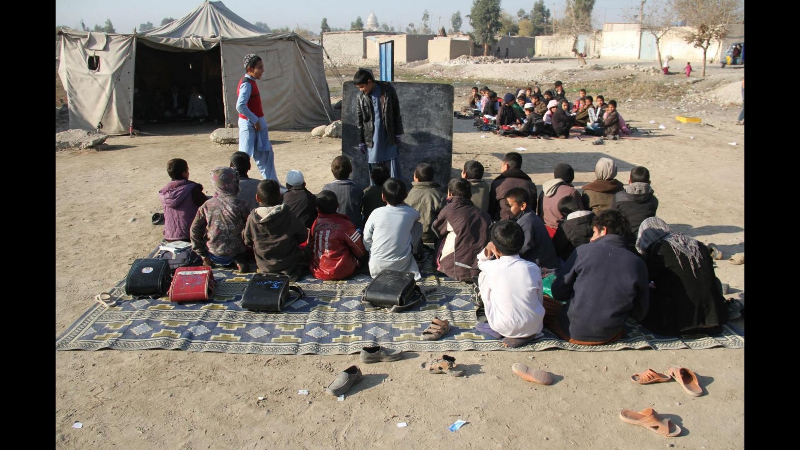 Afghanistan, polizia accusa talebani per avvelenamento studenti Herat