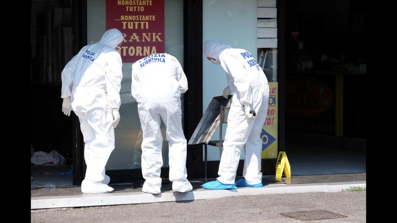 Brescia, duplice omicidio: i due arrestati restano in cella