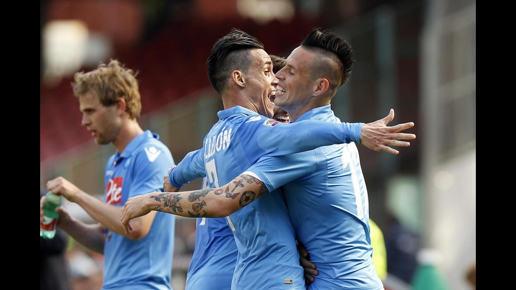 Serie A, Napoli travolge Fiorentina 3-0 e scaccia la crisi: tolto un gol a Higuain