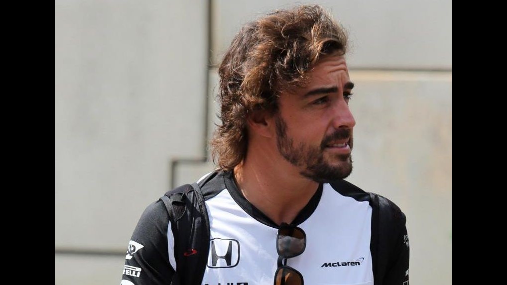 Alonso non rimpiange la Ferrari: Avrei dovuto andarmene prima