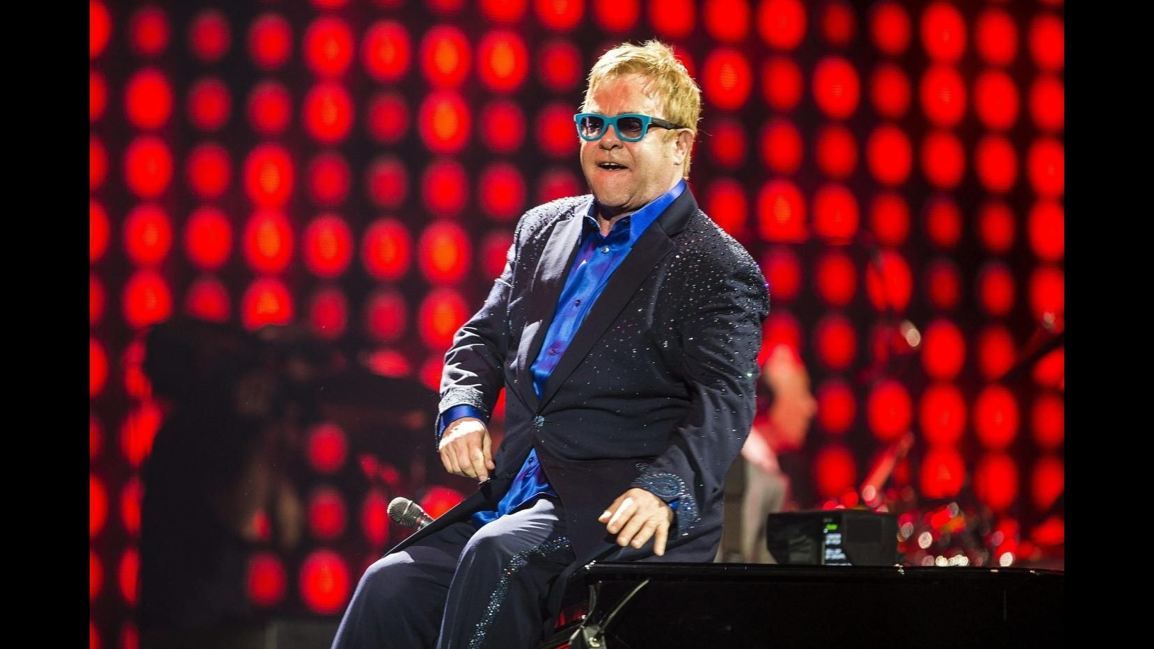 Elton John interrompe il boicottaggio a Dolce e Gabbana