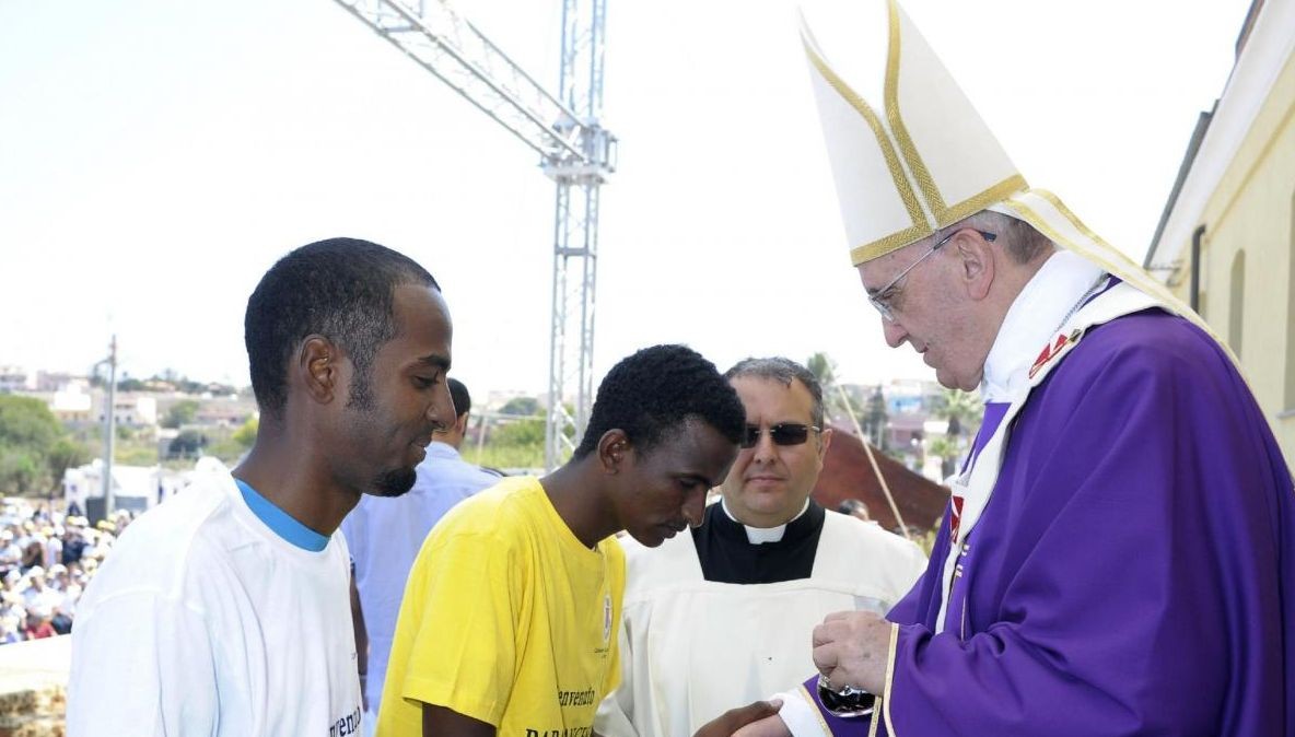 Migranti, Papa Francesco: Accogliere i forestieri è opera di misericordia