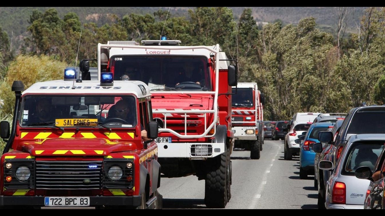 Francia, incendio a Città delle scienze di Parigi: attivi 120 vigili