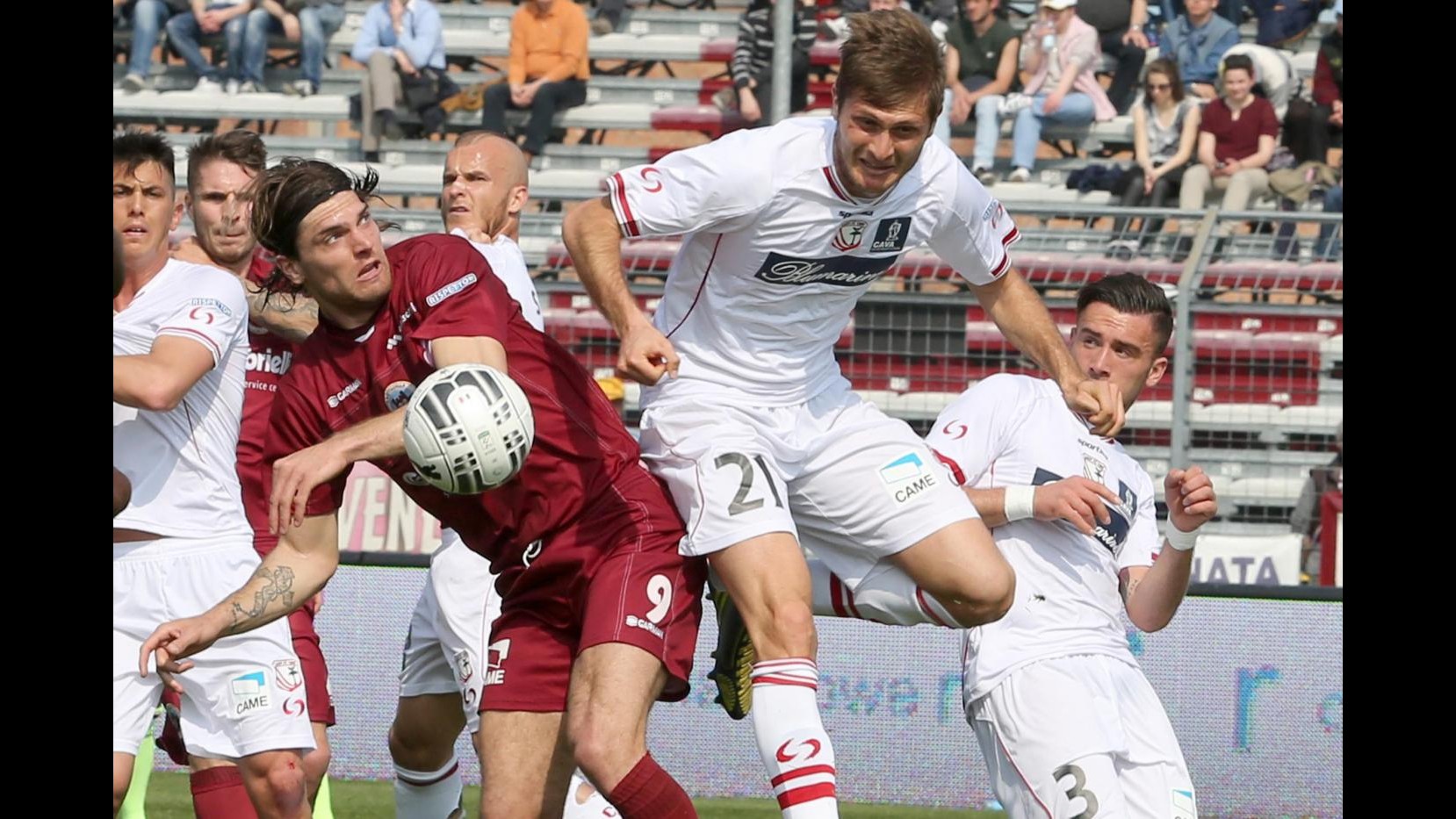 Serie B: Bologna pareggia, Carpi vince e vola a +14. Poker Catania, pari per Livorno