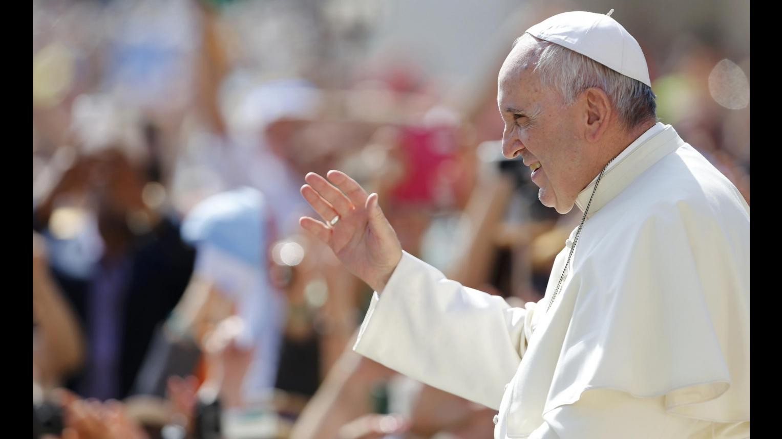 Vaticano, Papa: Meglio chiesa ferita su strada che chiusa in se stessa