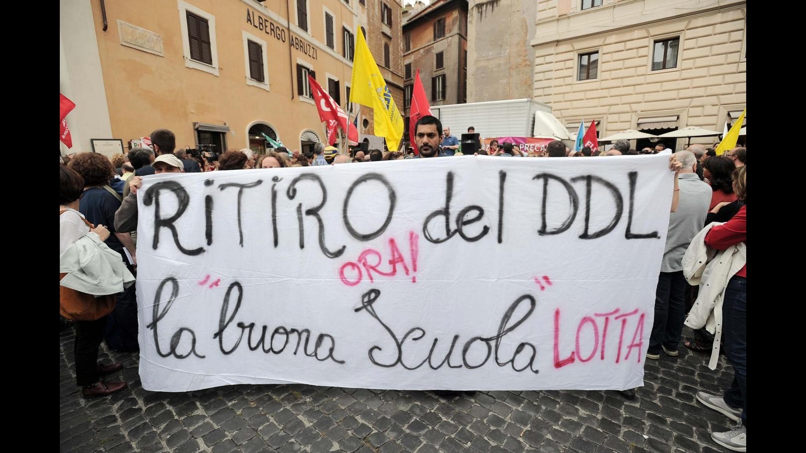 Scuola, scivolone Governo alla Camera: contestato dai sindacati