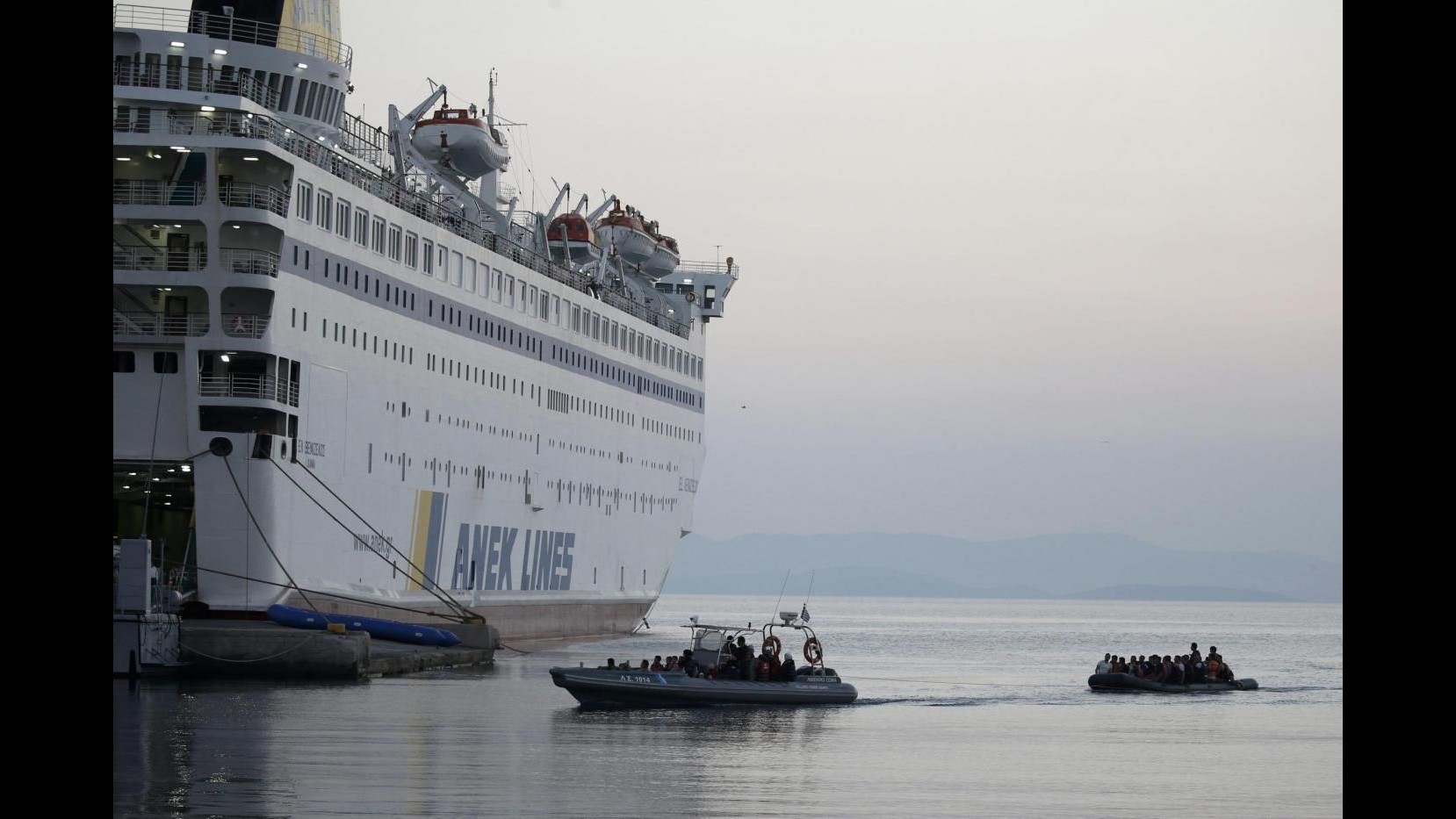 Grecia, partita da Kos la nave con 1.700 rifugiati siriani