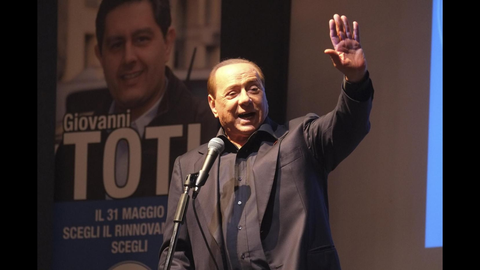 Berlusconi influenzato, rinviato tour elettorale in Puglia