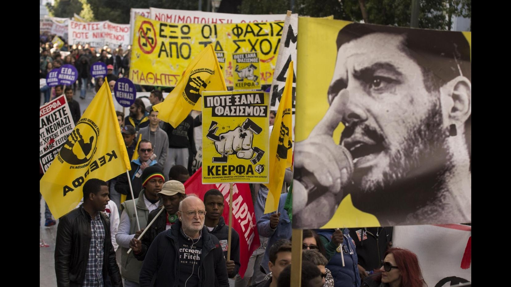 Grecia, ripreso processo a vertici Alba dorata, corteo davanti carcere