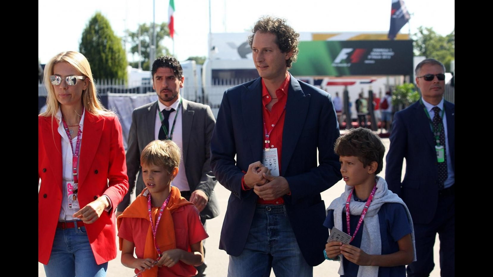 Expo, John Elkann in visita all’Expo con la moglie e due figli