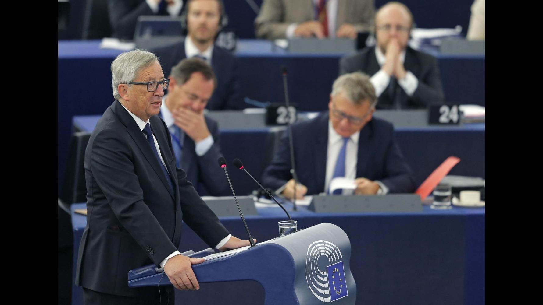Rifugiati, Juncker: Tempo di agire, obbligo distribuire in Ue e rispettare regole asilo