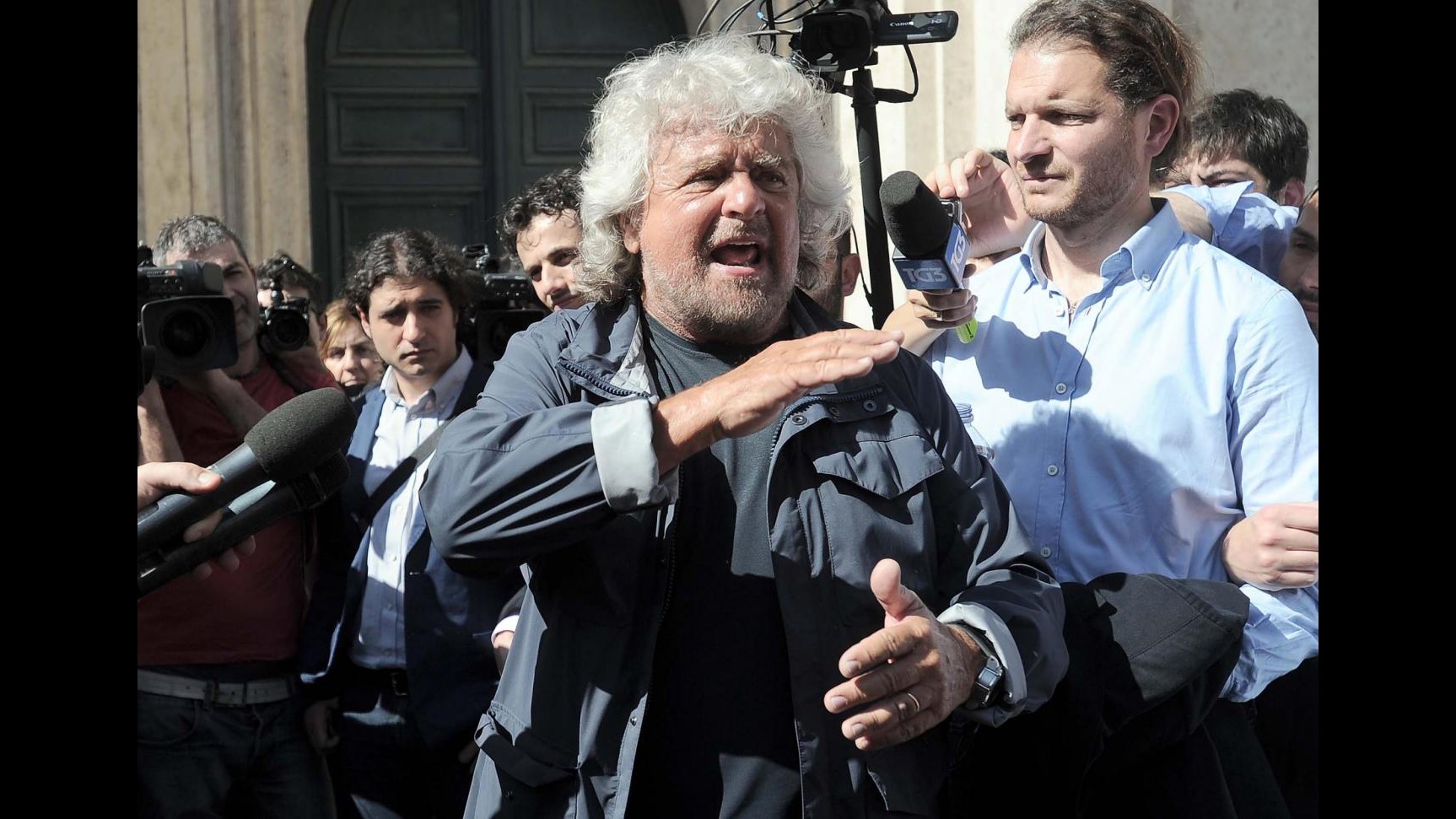 Grillo: Manca volontà politica di fare reddito cittadinanza