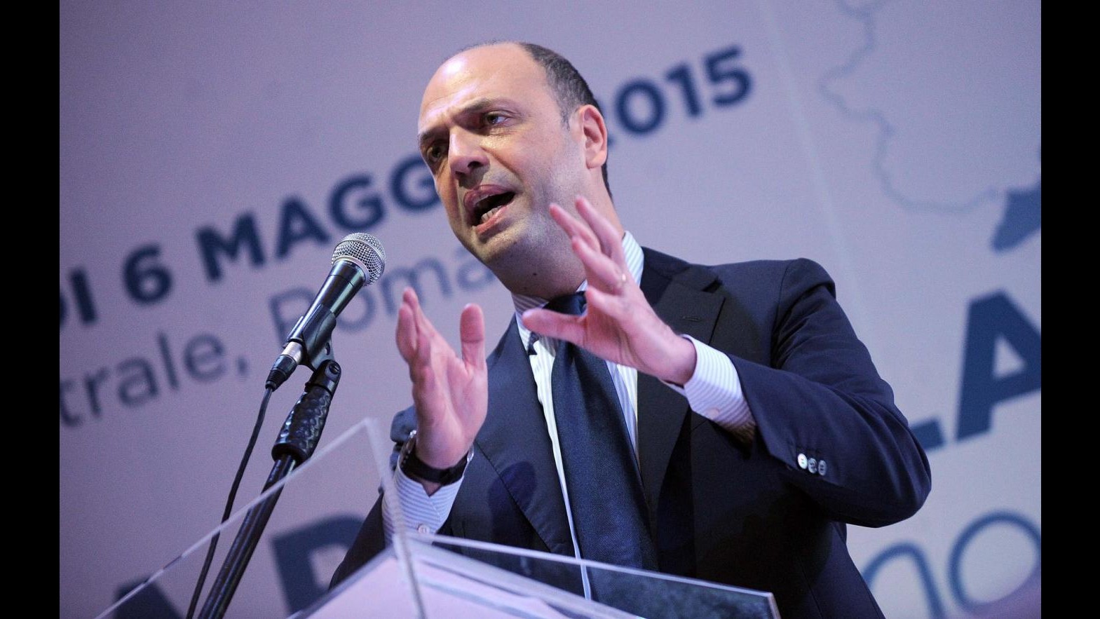 Napoli, Alfano: Da consapevolezza legalità deve prevalere,città riparte