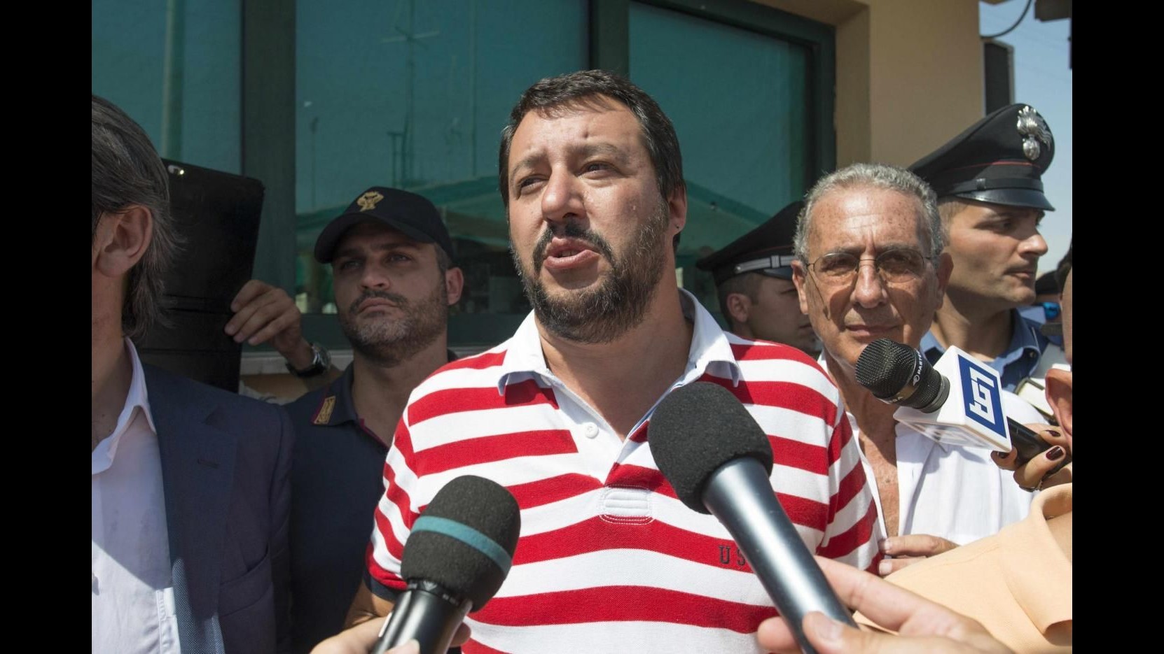 Immigrazione, Salvini attacca Renzi: E’ un verme, usa il bimbo morto