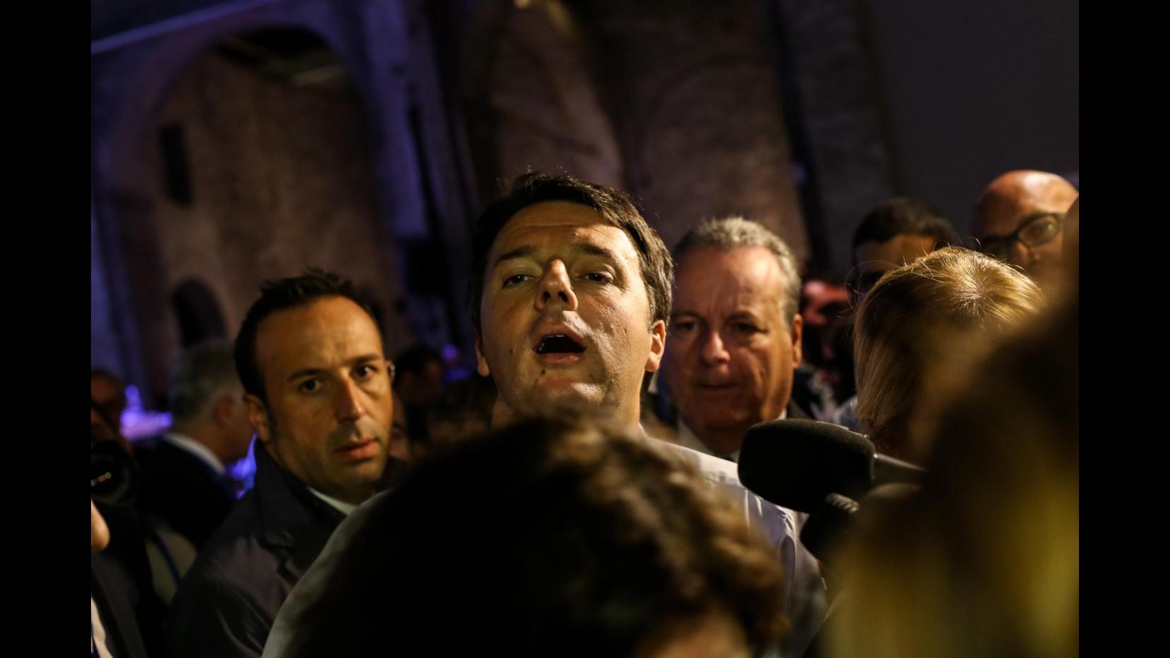Renzi: In un mondo in cui tanti contestano io gioco a testa alta