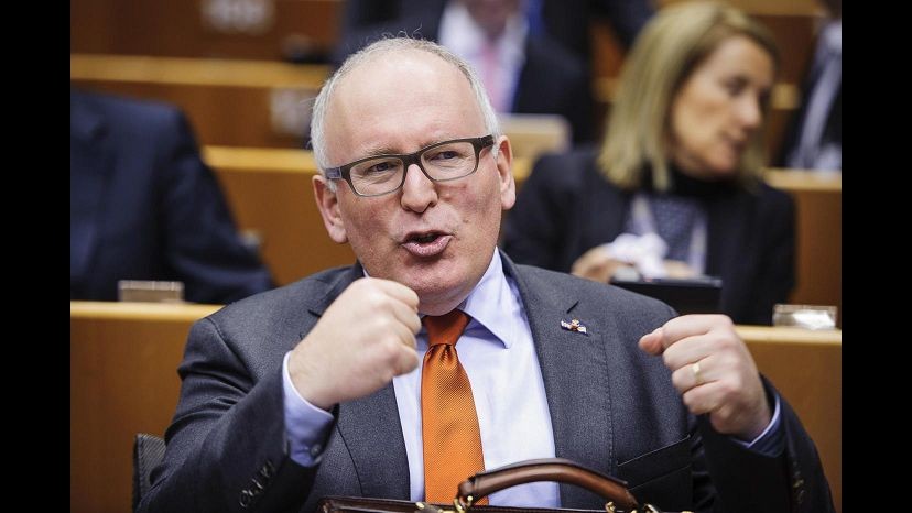 Sbarchi, Timmermans (Ue): Inaccettabile migranti accolti solo da 10 Paesi