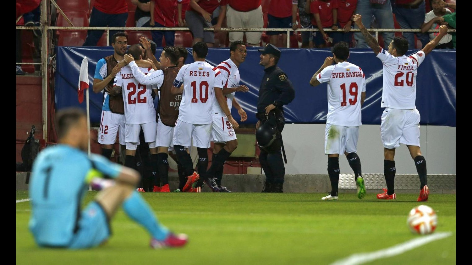 Europa League, crollo Fiorentina: ko 3-0 a Siviglia. La finale è un miraggio
