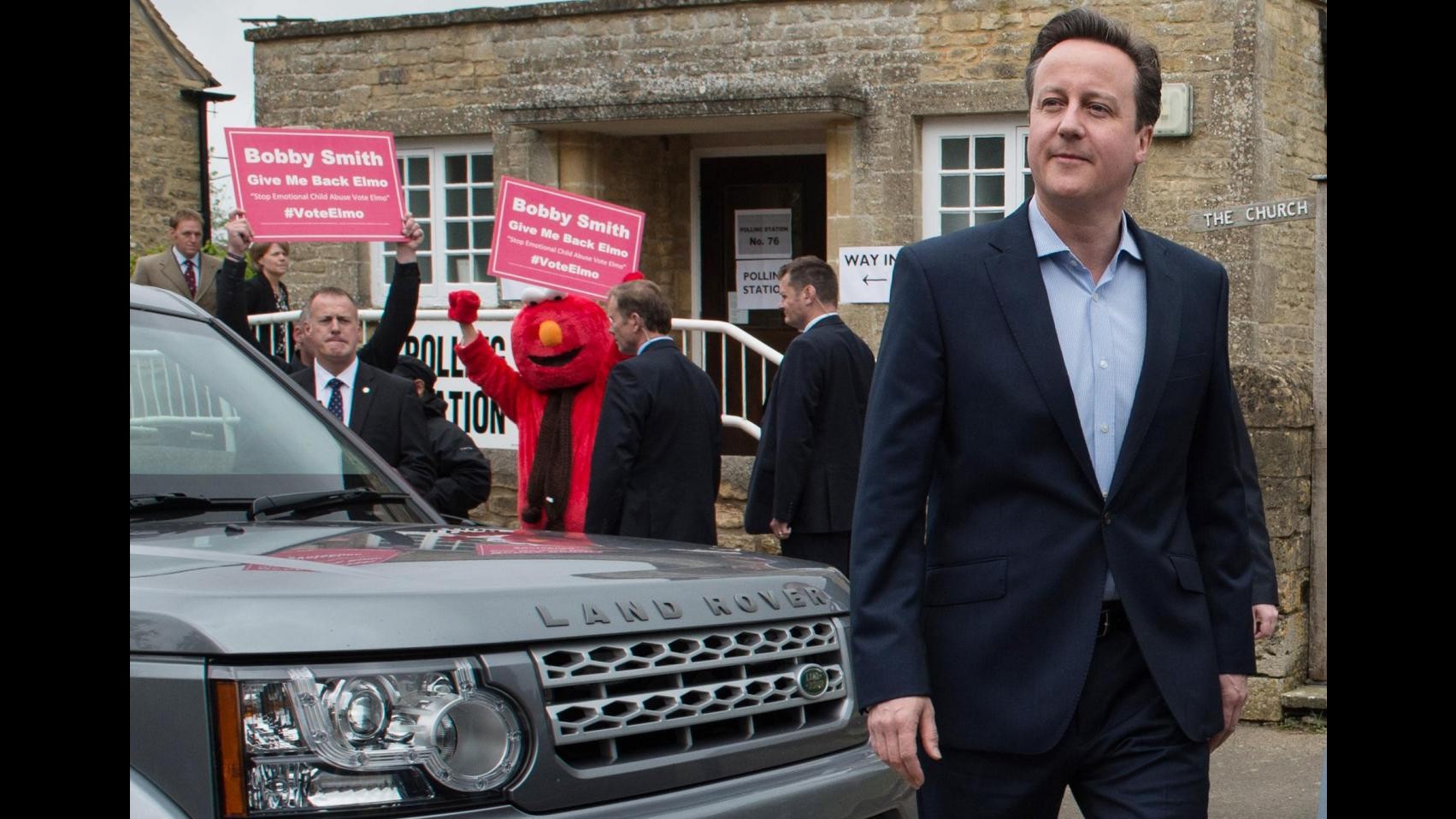 Regno Unito, exit poll: Cameron in testa con 316 seggi, ai Labour 239