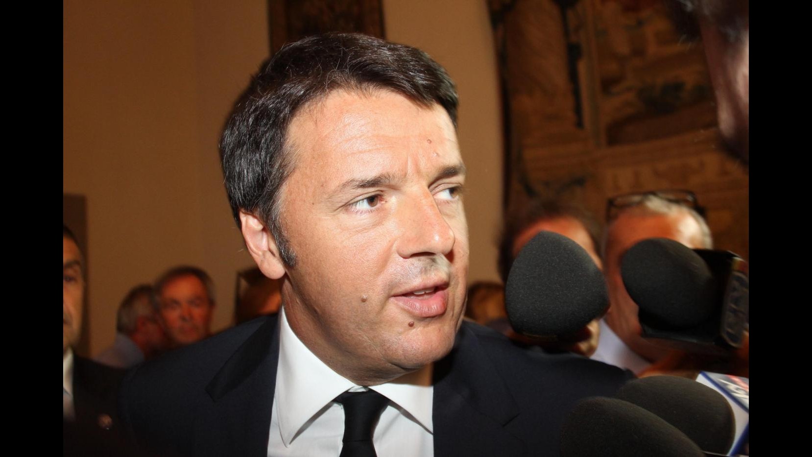 Renzi a Cernobbio: Dal 2016 giù il debito, non lo chiede Merkel ma i nostri figli