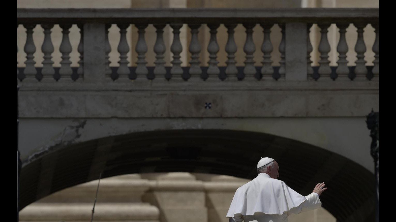 Il Papa celebra la bellezza del matrimonio: Per amarsi ci vuole coraggio