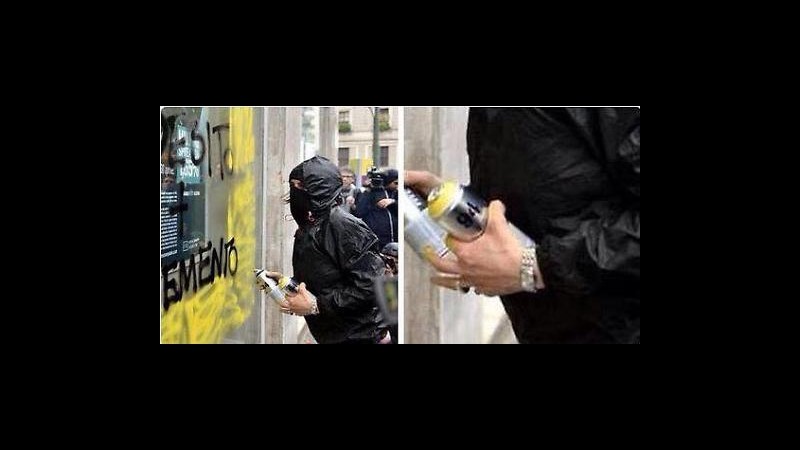 Expo, foto black bloc con orologio tipo Rolex fa giro del web. Azienda chiede rettifica Renzi