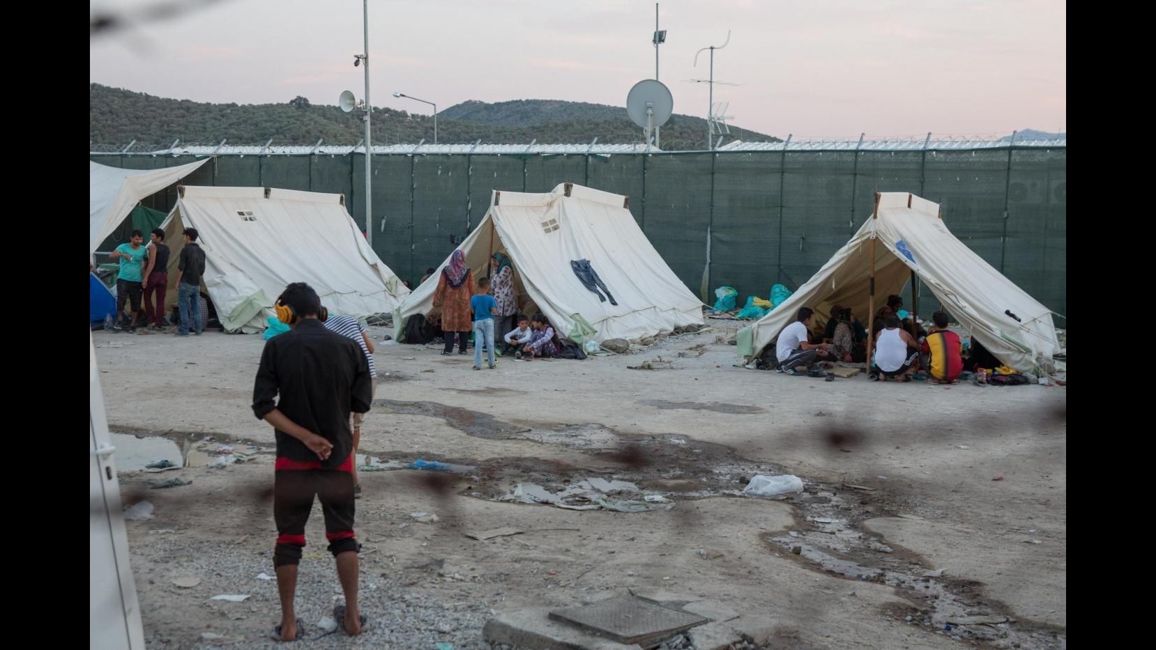 Immigrazione, scontri a Lesbo: gas lacrimogeni contro migranti
