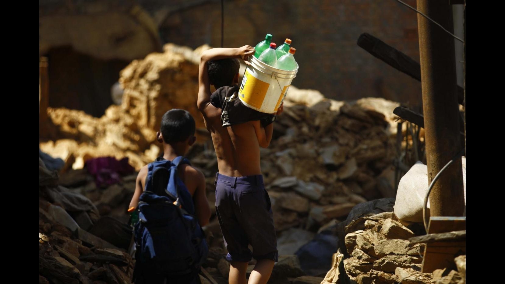 Sisma Nepal, nuovo bilancio: 7.557 morti e 14.536 feriti
