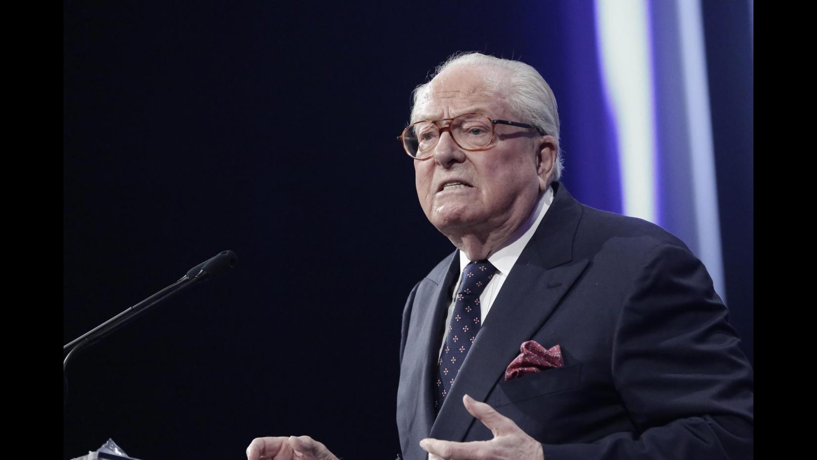 Francia, Le Pen sospeso da Front National. Lui risponde: Ripudio mia figlia, cambi cognome