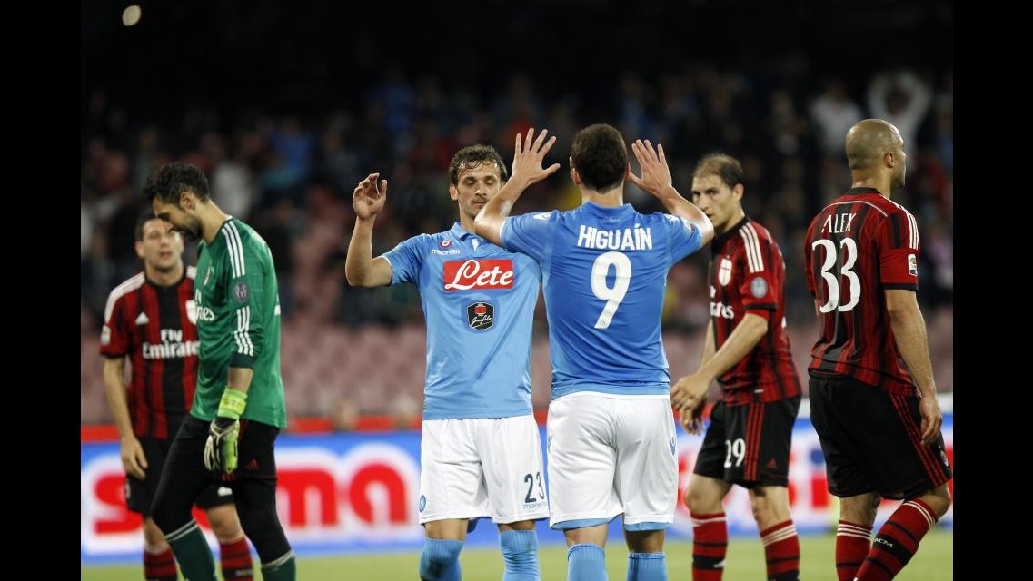 Serie A, il Milan resiste un tempo: Napoli vince 3-0 al San Paolo nel posticipo