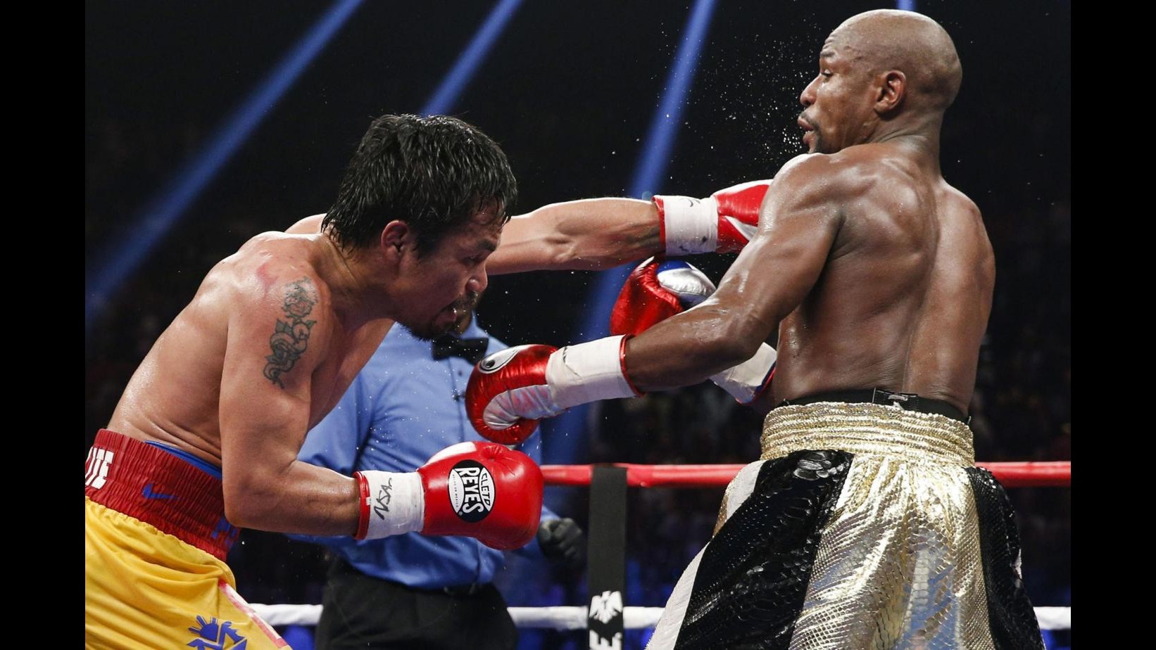 Boxe, Mayweather si aggiudica il ‘match del secolo’: Pacquiao sconfitto ai punti