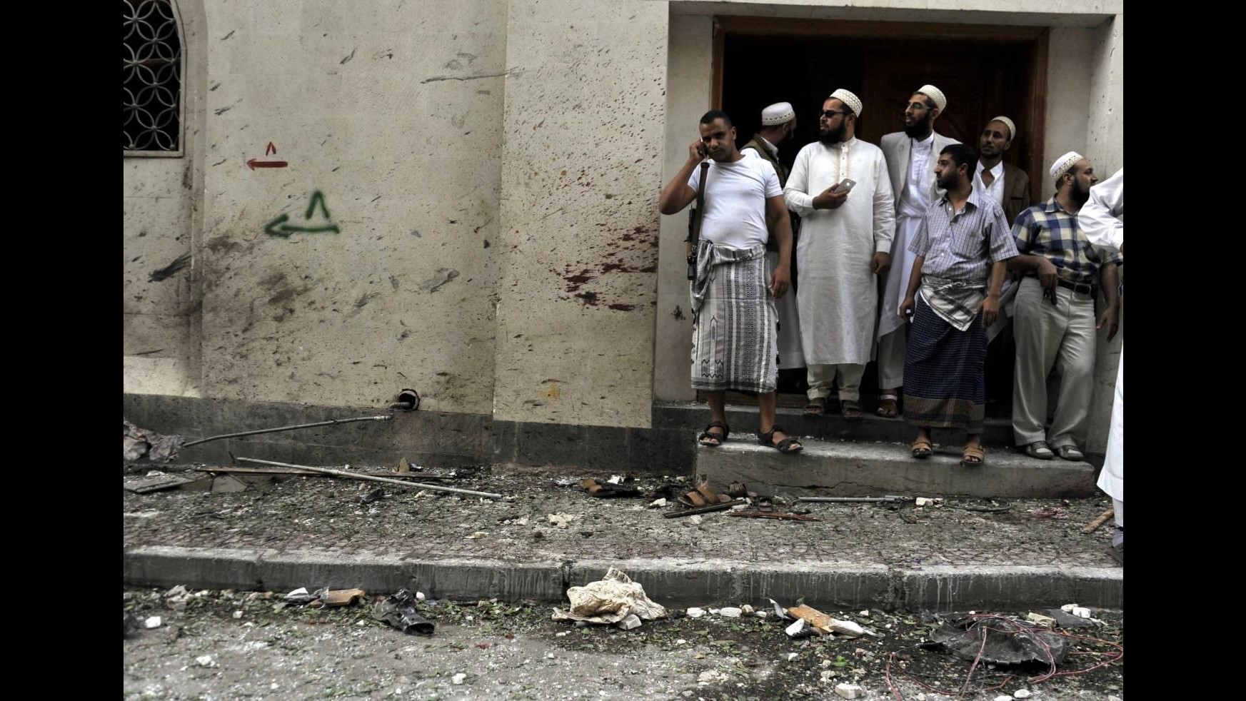 Yemen, doppio attentato a moschea sciita Sanaa: decine di morti