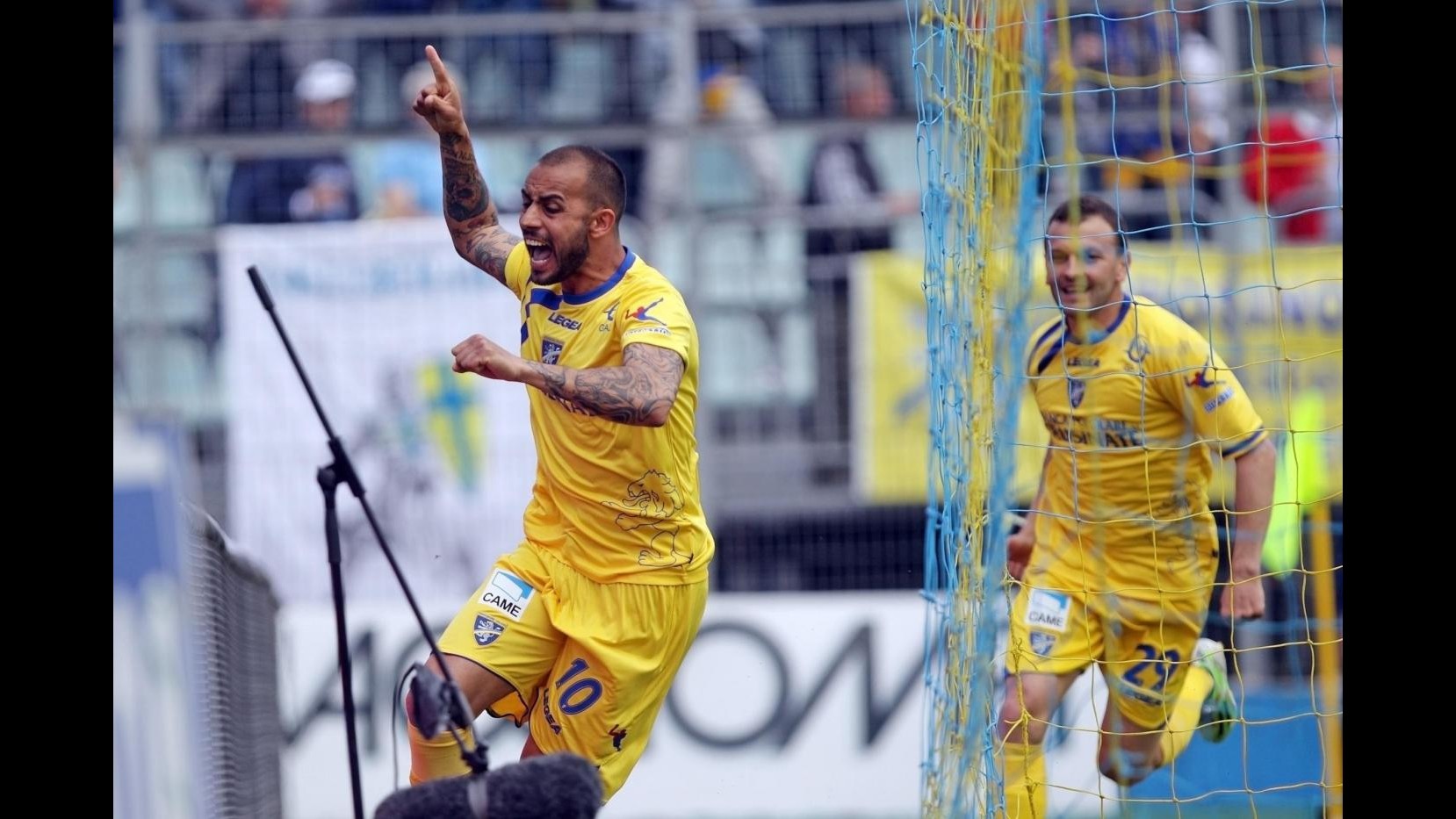 Serie B: Frosinone batte Bologna, pari Livorno a Catania. Varese retrocede in Lega Pro