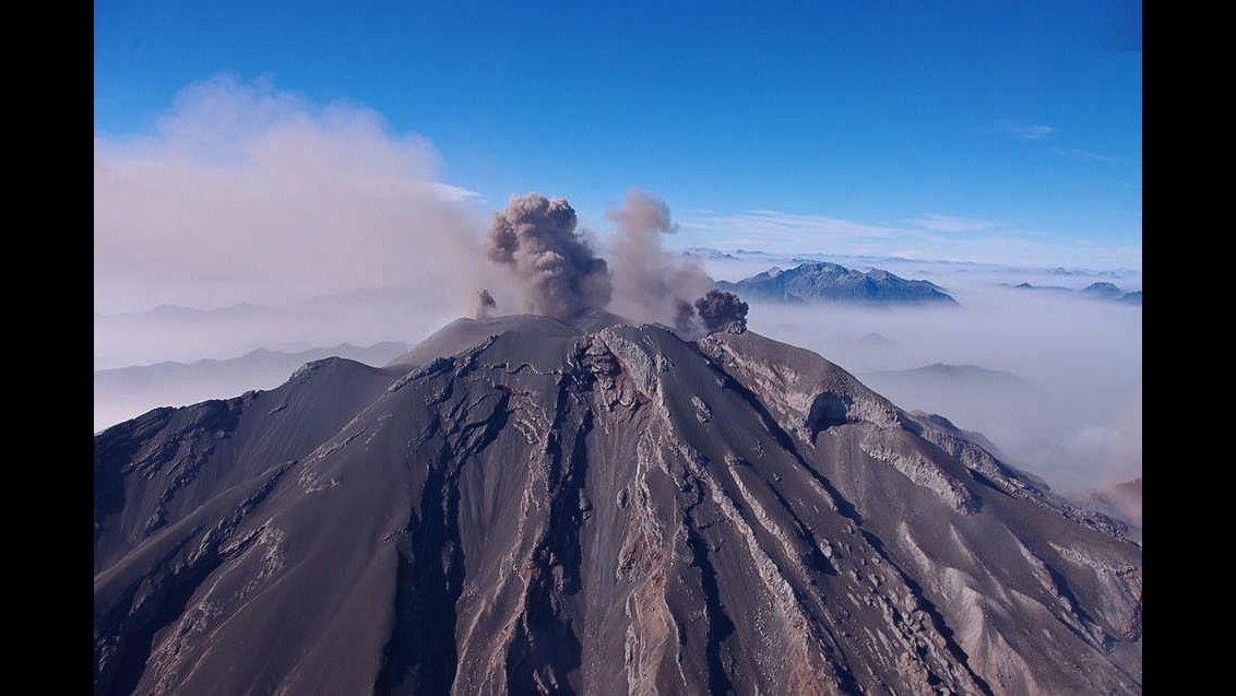 Cile, terza eruzione per vulcano Calbuco: nube fumo alta 4 chilometri