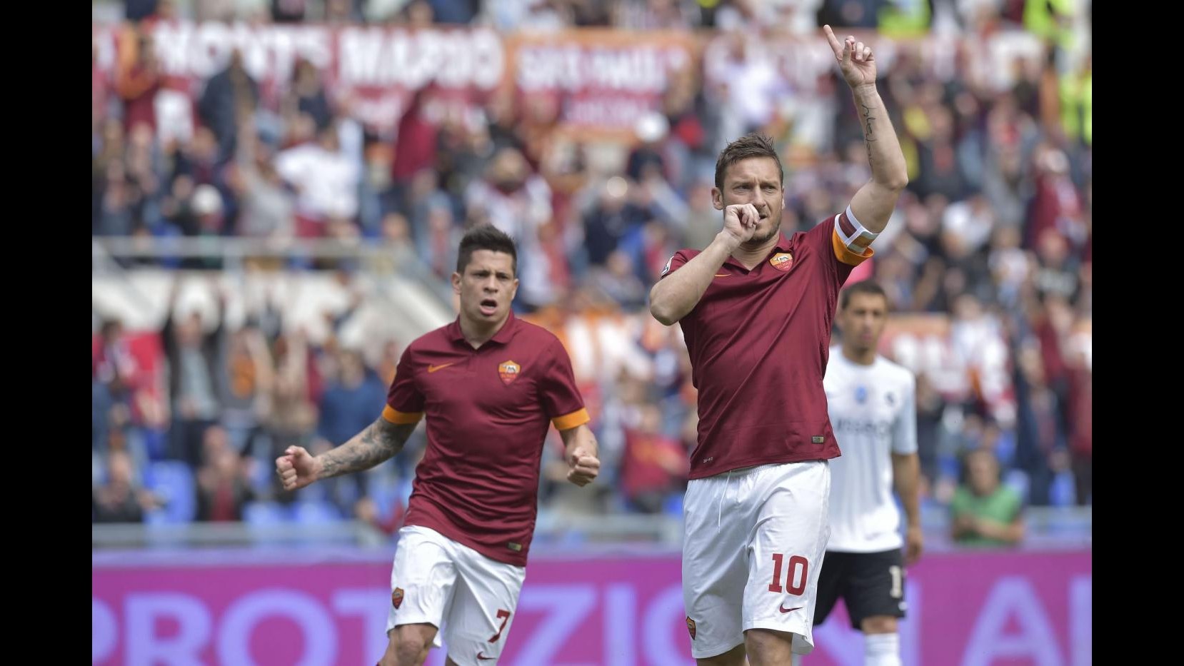 Roma, Totti: Mai chiesto di cambiare mio contratto, uniti per il secondo posto